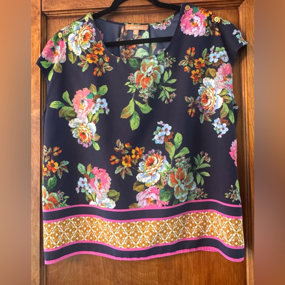 Beautiful Ellen Tracy Floral Blouse- XL